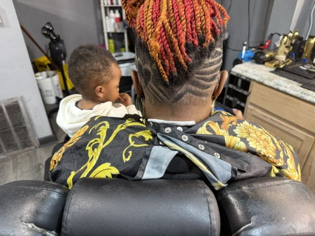 Nape razor design with locs